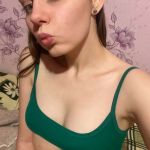 Малышка показывает себя